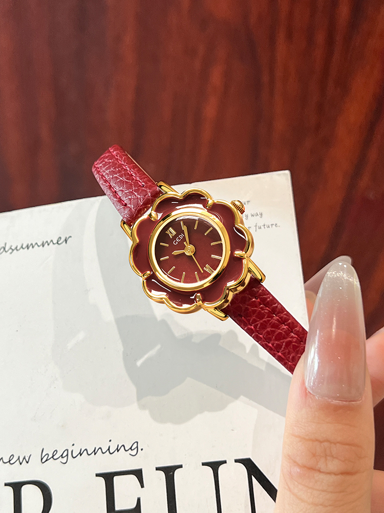 Vintage-style leather floral d - Vintage Watch Collecting incelemesi ve fiyatı