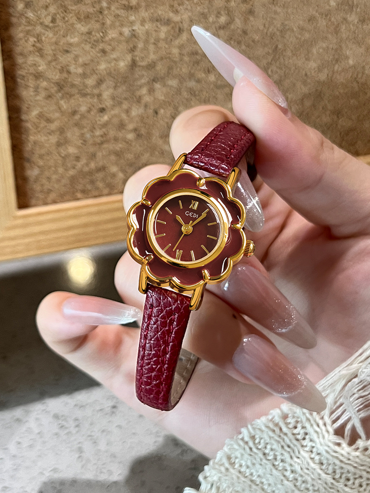 Vintage-style leather floral d - Vintage Watch Collecting incelemesi ve fiyatı